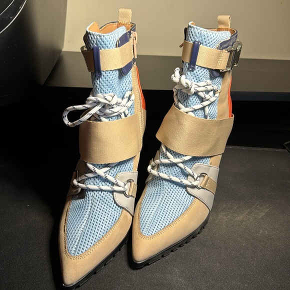 NWOT Steve Madden Illusion Boots - Picture 13 of 14